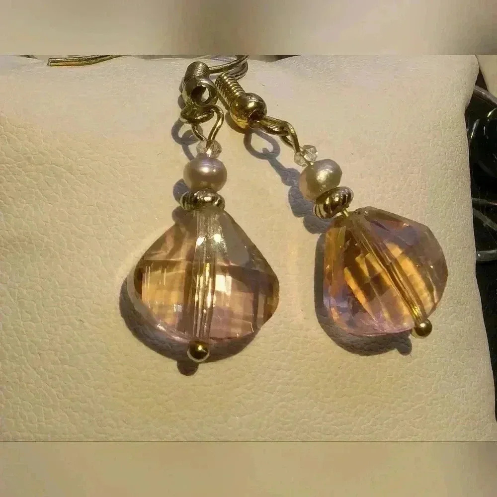 NWOT Blush Irredecent Fresh Water Pearl Earrings - Picture 4 of 7